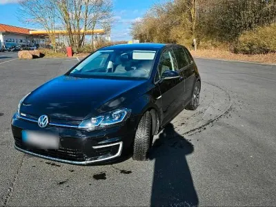 Gebraucht VW Golf VII 100 kW (136 PS) 2019 Schwarz Limousine