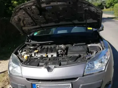 Gebraucht Renault Mégane GrandTour Dynamique 140 PS (102 kW) 2011 Grau Kombi