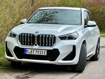 Gebraucht BMW iX1 M Sport 230 kW (313 PS) 2023 Weiß SUV
