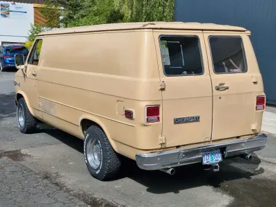 Używany Chevrolet G 200 KM (147 kW) 1978 Beżowy Van