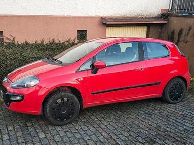 Rot Gebraucht 2012 Fiat Punto Kleinwagen | 2.000 €