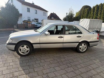 Gebraucht Mercedes C180 122 PS (89 kW) 1996 Silber Limousine