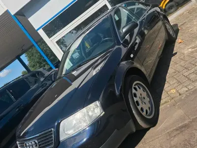 Gebraucht Audi A6 163 PS (119 kW) 2000 Blau Limousine