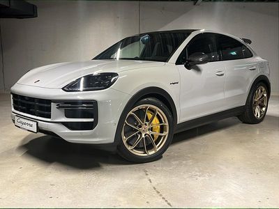Ny Porsche Cayenne Turbo E-Hybrid Coupe Sport 740 HK (544 kW) 2025 Kreide Coupe