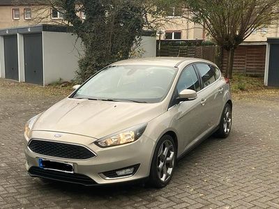 Usata Ford Focus 116 CV (85 kW) 2014 Beige Berlina