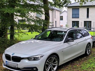 Weiß Gebraucht 2017 BMW 320 Sport Line Kombi | 18.700 € (Fairer Preis)