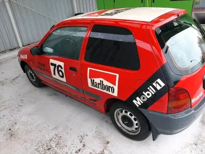Gebraucht Toyota Starlet 75 PS (55 kW) 1996 Rot Kleinwagen