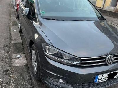 Grau Gebraucht 2017 VW Touran Comfortline Van / Kleinbus | 15.100 € (Guter Preis)