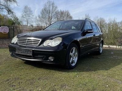 Usado Mercedes C200 Classic 122 HP (89 kW) 2004 Preto Carrinha