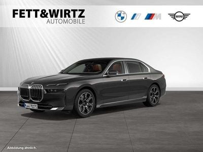 Gebraucht BMW 750e Sport Line 489 PS (359 kW) 2025 Sophistograu brillanteffekt metallic Limousine