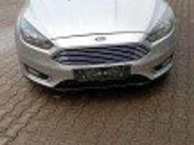 Gebraucht Ford Focus Titanium 125 PS (91 kW) 2016 Polarsilbermetallic Limousine