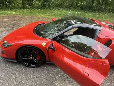 Gebraucht Ferrari 296 829 PS (609 kW) 2024 Rot Cabrio