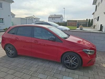 Gebraucht Mercedes B220 190 PS (139 kW) 2019 Rot Van / Kleinbus