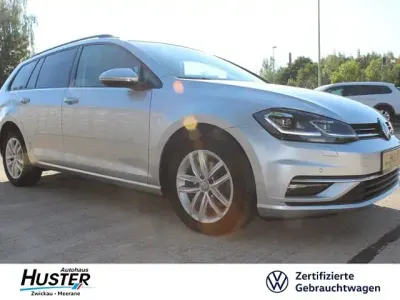 Gebraucht VW Golf VII 150 PS (110 kW) 2019 Reflexsilber metallic 7408 (metallic) Kombi
