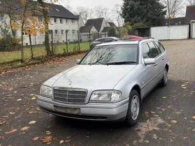 Gebraucht Mercedes C180 Classic 122 PS (89 kW) 1997 Schwarz Kombi