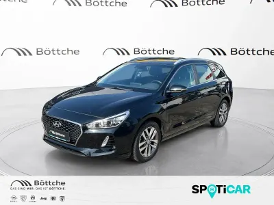 Gebraucht Hyundai i30 Trend 140 PS (102 kW) 2017 Phantom black / mic Kombi