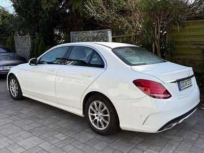 Gebraucht Mercedes C180 AMG line 156 PS (114 kW) 2015 Weiß Limousine