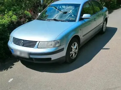 Gebraucht VW Passat 110 PS (80 kW) 1999 Blau Limousine