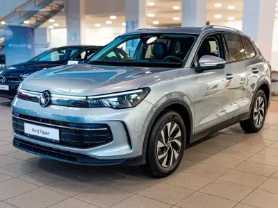 Neu VW Tiguan Life 150 PS (110 kW) 2026 Silber SUV