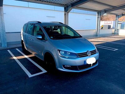 Second-hand VW Sharan 140 CP (102 kW) 2012 Argintiu Monovolum