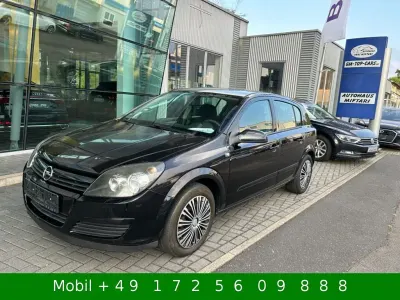 Używany Opel Astra Enjoy 90 KM (66 kW) 2005 Czarny Sedan/Limuzyna