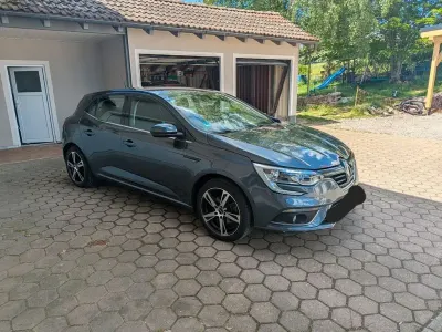 Usata Renault Mégane Play 132 CV (97 kW) 2017 Argento Berlina