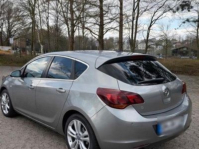 Gebraucht Opel Astra 140 PS (102 kW) 2011 Silber Limousine