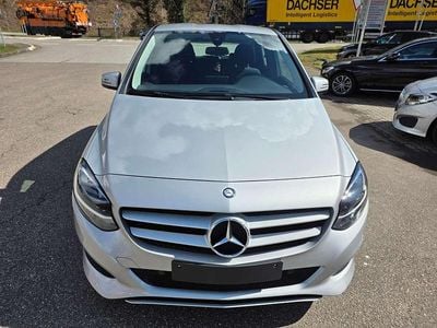 Gebraucht Mercedes B180 Style 122 PS (89 kW) 2015 Sielber Van / Kleinbus