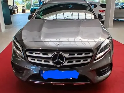 Usata Mercedes GLA200 AMG 156 CV (114 kW) 2019 Grigio SUV