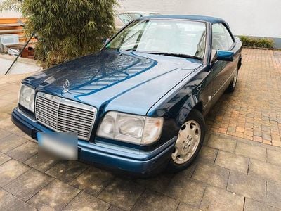 Gebraucht Mercedes E220 150 PS (110 kW) 1996 Blau Cabrio