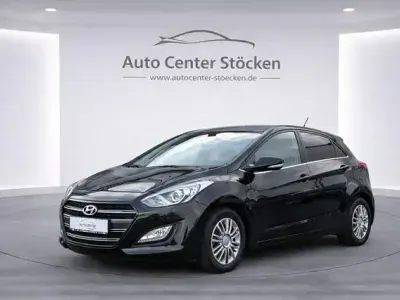 Używany Hyundai i30 Passion 120 KM (88 kW) 2017 Czarny Sedan/Limuzyna