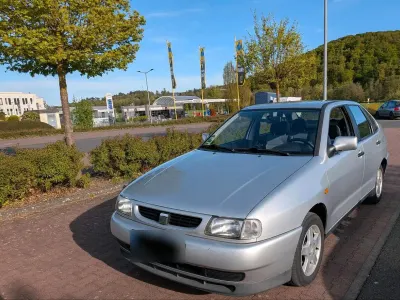 Gebraucht Seat Cordoba 75 PS (55 kW) 1999 Silber Limousine