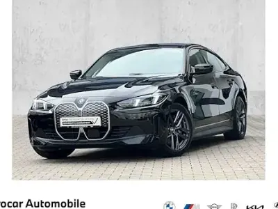 Używany BMW i4 Comfort Edition 250 kW (340 KM) 2025 Czarny Sedan/Limuzyna