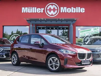 Gebraucht BMW 223 Active Tourer Sport Line 218 PS (160 kW) 2023 Piemont rot Van / Kleinbus