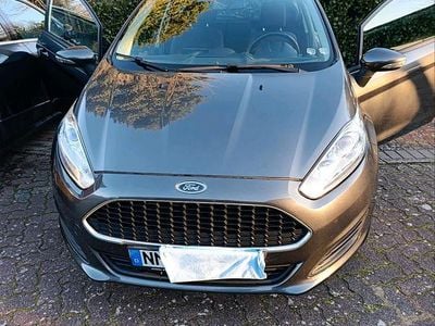 Grau Gebraucht 2017 Ford Fiesta Trend Kleinwagen | 6.250 €