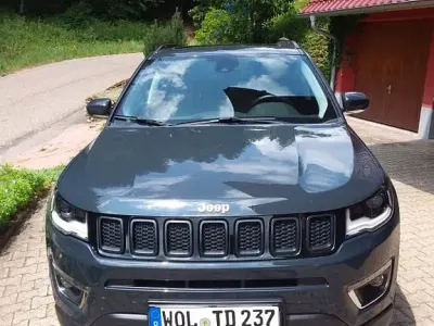 Gebraucht Jeep Compass Limited 170 PS (125 kW) 2018 Grau SUV