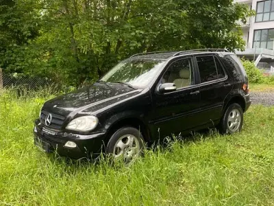 Używany Mercedes ML270 163 KM (119 kW) 2003 Czarny SUV