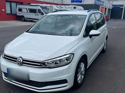 Gebraucht VW Touran 116 PS (85 kW) 2018 Weiß Van / Kleinbus