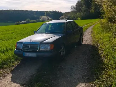 Gebraucht Mercedes E230 133 PS (97 kW) 1990 Schwarz Limousine