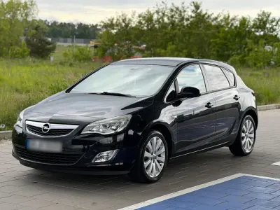 Gebraucht Opel Astra Sport 116 PS (85 kW) 2010 Schwarz Limousine