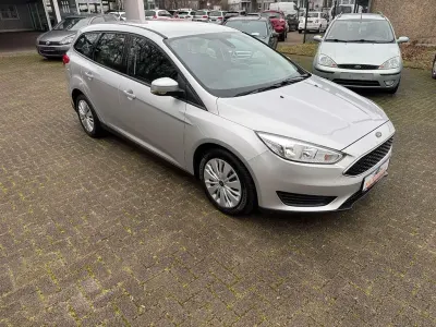 Gebraucht Ford Focus Trend 101 PS (74 kW) 2016 Polarsilber metallic Kombi