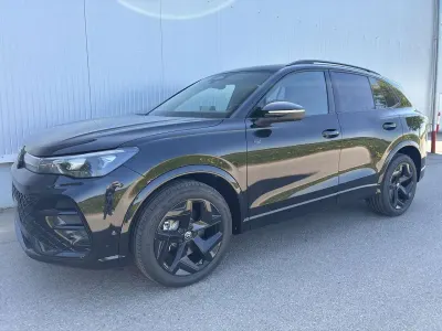 Nouă VW Tiguan R-line 150 CP (110 kW) 2026 Negru SUV