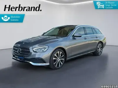 Gebraucht Mercedes E300 Avantgarde 320 PS (235 kW) 2022 Selenitgrau metallic Kombi