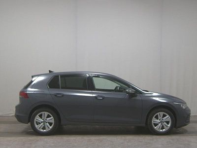 Gebraucht VW Golf VIII Life 131 PS (96 kW) 2023 Delfingrau metallic Limousine