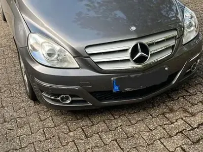 Gebraucht Mercedes B180 109 PS (80 kW) 2010 Grau Van / Kleinbus