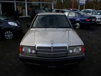 Brugt Mercedes 190 109 HK (80 kW) 1991 Sølv Sedan