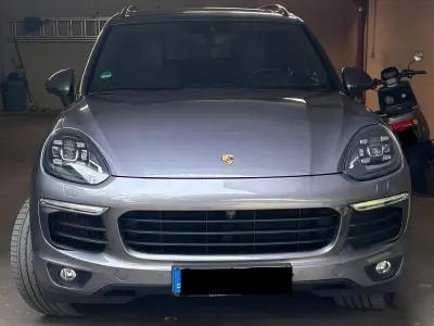 Begagnad Porsche Cayenne S E-Hybrid 416 HK (305 kW) 2015 Grå SUV