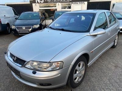 Begagnad Opel Vectra Sport 101 HK (74 kW) 2001 Silver Sedan