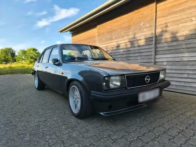 Gebraucht Opel Ascona 179 PS (131 kW) 1981 Grau Limousine