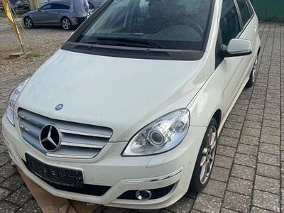 Mercedes B200